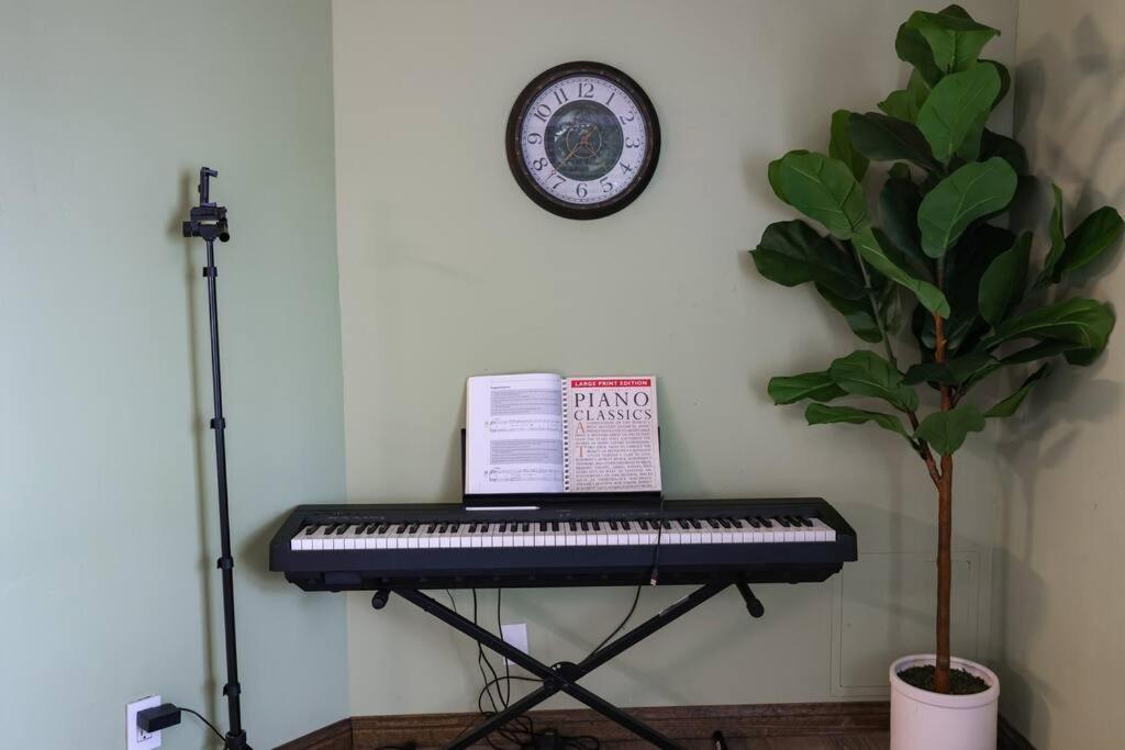 Chic Condo Steps From Petco Park San Diego Bagian luar foto