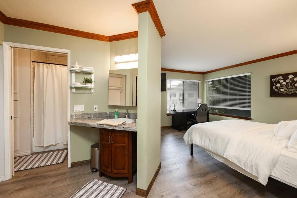 Chic Condo Steps From Petco Park San Diego Bagian luar foto