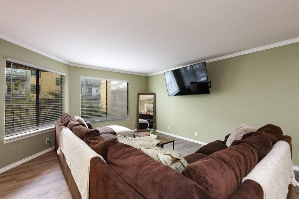 Chic Condo Steps From Petco Park San Diego Bagian luar foto