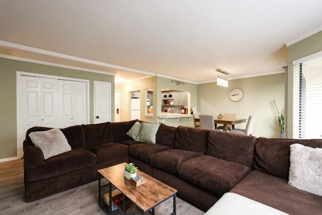 Chic Condo Steps From Petco Park San Diego Bagian luar foto